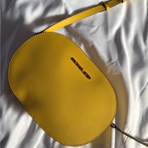 Michael Kors Mustard Yellow Crossbody Bag - Picture 2 of 13